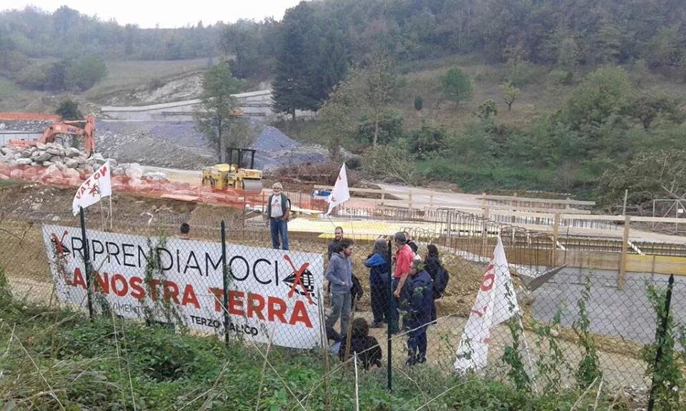 Terzo Valico: occupazione pacifica dei No Tav al cantiere di Radimero
