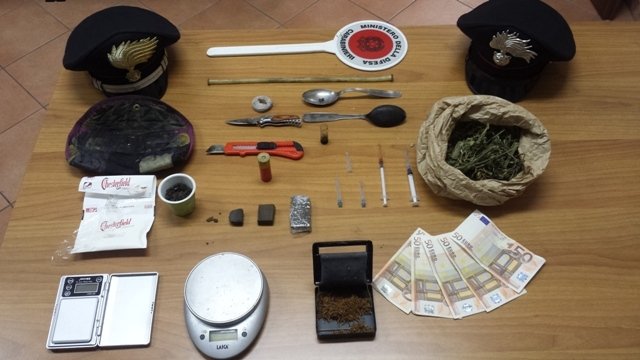 Pregiudicato casalese arrestato dai Carabinieri: in casa quasi 70 grammi di marijuana e 9 di hashish