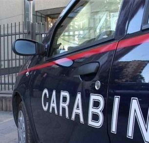 Vede un computer in chiesa e lo porta via: denunciato dai Carabinieri