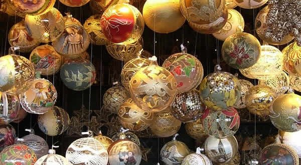 A Torino i Mercatini di Natale tingono di luci e colori natalizi la città