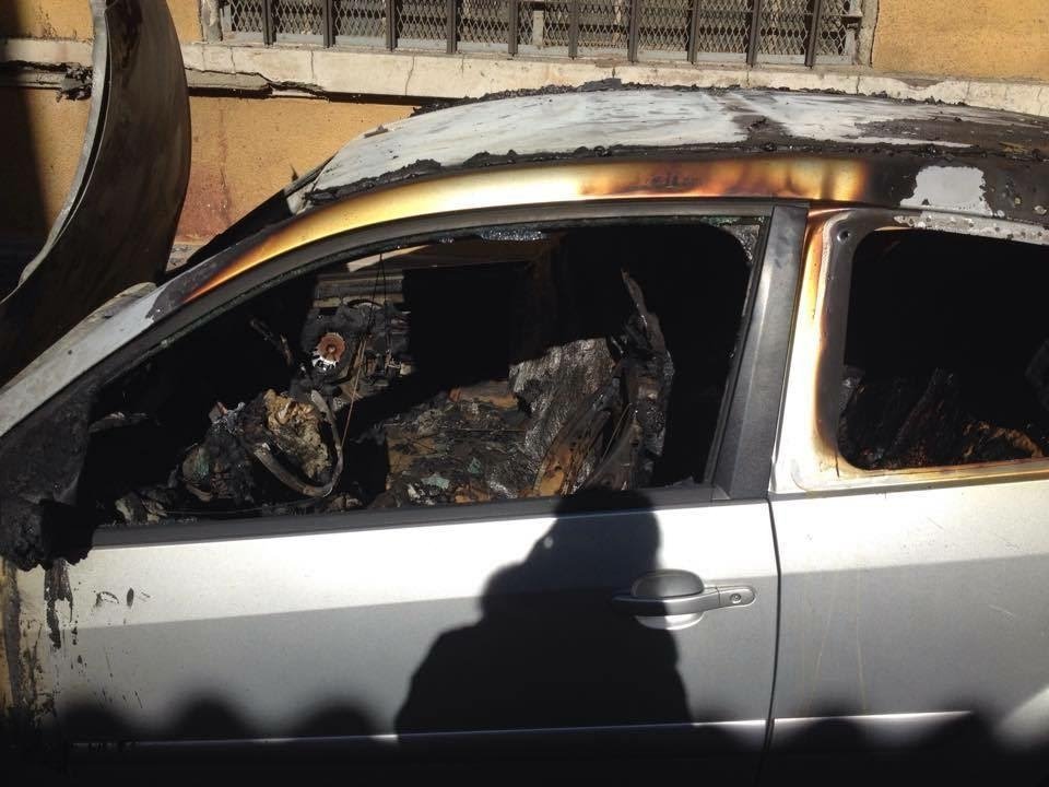 Auto in fiamme in via Sant’Ubaldo e in via Galvani ad Alessandria