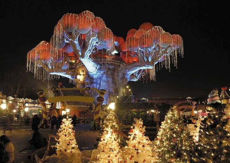 L’atmosfera natalizia trasforma Gardaland in un magico villaggio dal fascino fiabesco