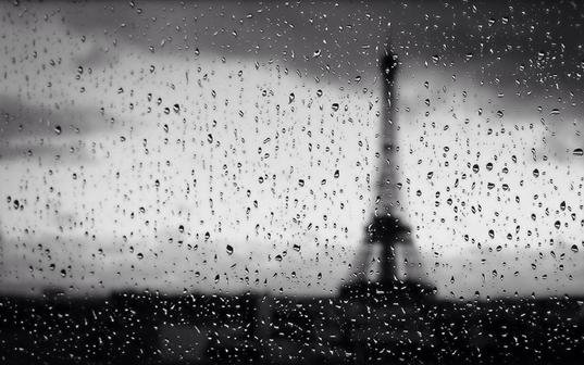 Dopo Parigi: “non annullate le vostre emozioni. Giusto avere paura”