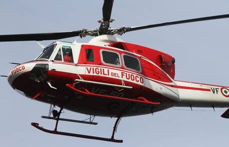 Giovane motociclista finito in un dirupo: trasportato in elicottero all’ospedale
