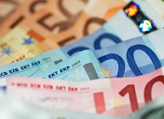 Shopping da 2.500 euro con la carta di credito di un altro: arrestati in due