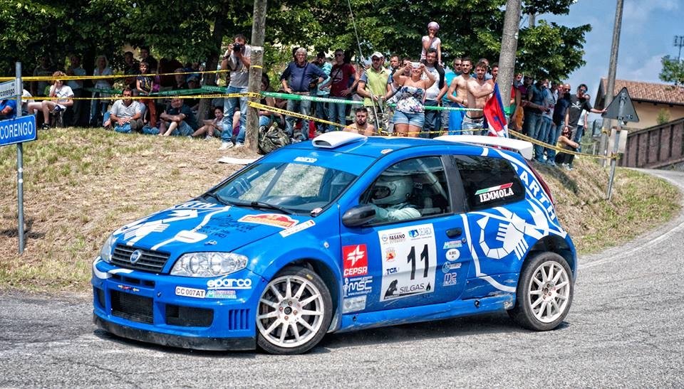 Rally: i cinque equipaggi della Scuderia Monferrato alla partenza della Ronde Colli del Grignolino