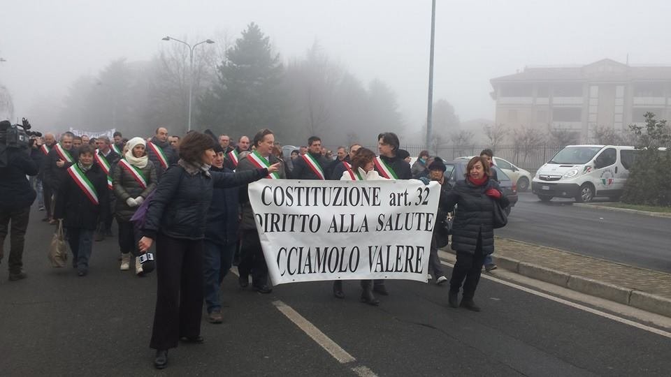 In tremila in marcia per difendere l’ospedale di Acqui Terme