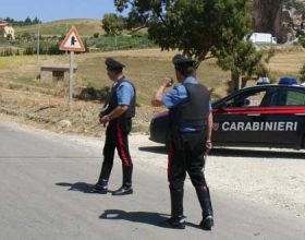 Giravano per Castellazzo con la scusa di vendere biancheria porta a porta. Madre e figlio fermati dai Carabinieri