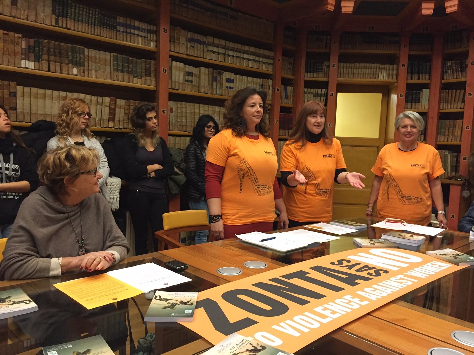 Voci dal carcere contro la violenza sulle donne: lo Zonta promuove un libro e una colletta per i detenuti