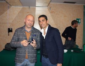 Mister Moreno Longo premia Fabio Nobili, miglior allenatore del 2014. Stefano Lovisolo votato per il 2015