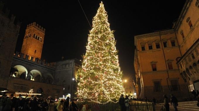 A Bologna l’aria di Natale incontra la tradizione: ecco tutti i mercatini natalizi della città