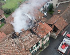 Incendio a San Cristoforo: tetto distrutto e casa inagibile