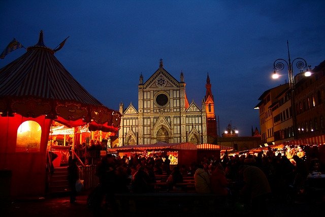 A Firenze si ‘assapora’ l’aria natalizia tra gli aromi e i sapori europei del Mercatino di Santa Croce
