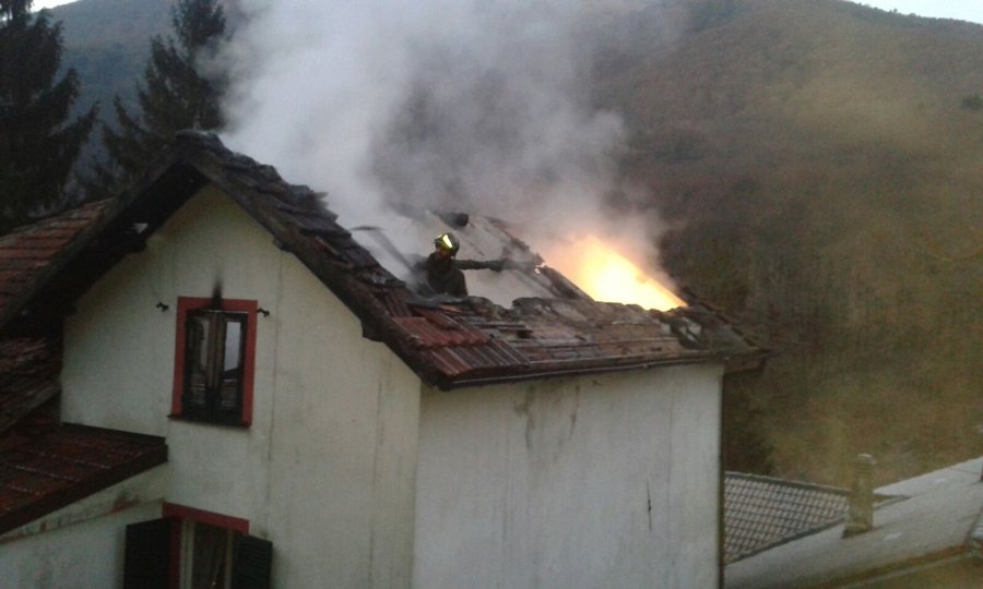 In fiamme una abitazione a Fraconalto [FOTO]