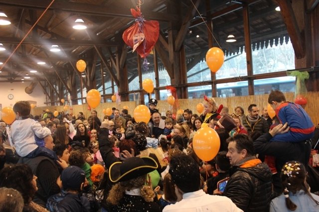 Grande festa al Movicentro per le feste di Carnevale e San Valentino organizzate dal Coisp [FOTO]