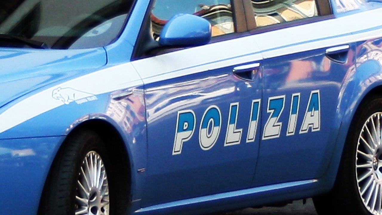 La Polizia insegue un ricettatore di un motorino e denuncia due minorenni per furto