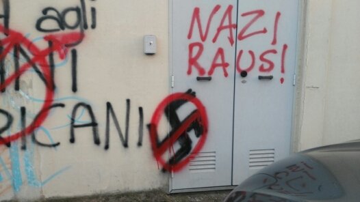 Scritte naziste sui muri di Casale. L’Anpi sporge denuncia e chiede alla politica “una ferma condanna”