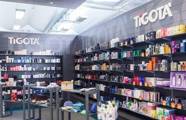 Cerca di rubare dei cosmetici al negozio Tigotà: ma alla cassa scatta l’allarme