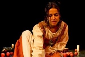 Fiammetta Bellone è “La strega” al Teatro Ambra