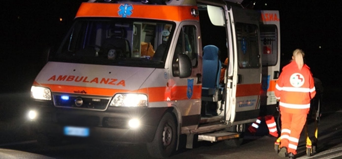 Pedone travolto da un’auto nella notte: incidente mortale a Cascinagrossa