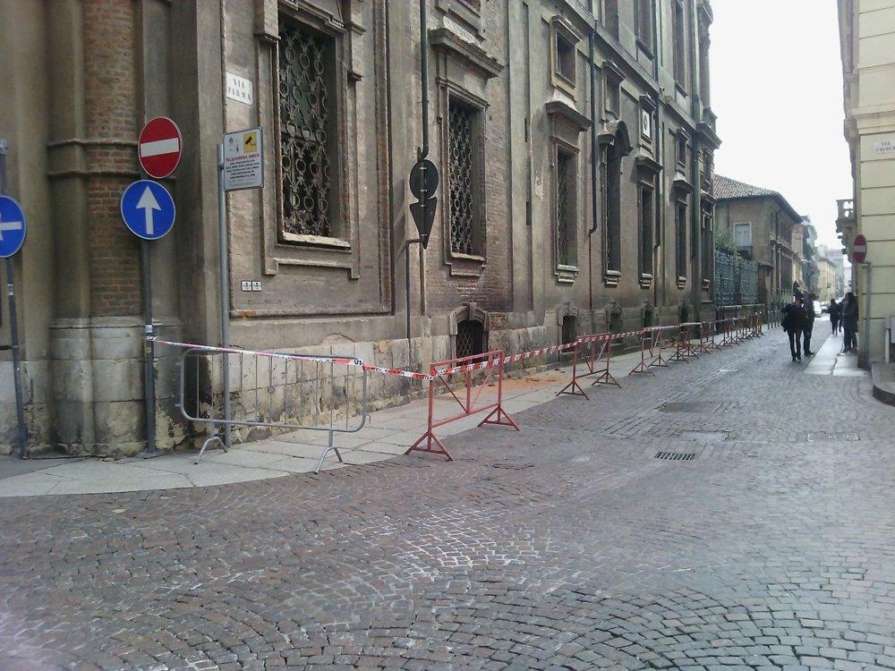 Messa in sicurezza di Palazzo Ghilini: via Parma chiusa al traffico dalle 9 alle 18