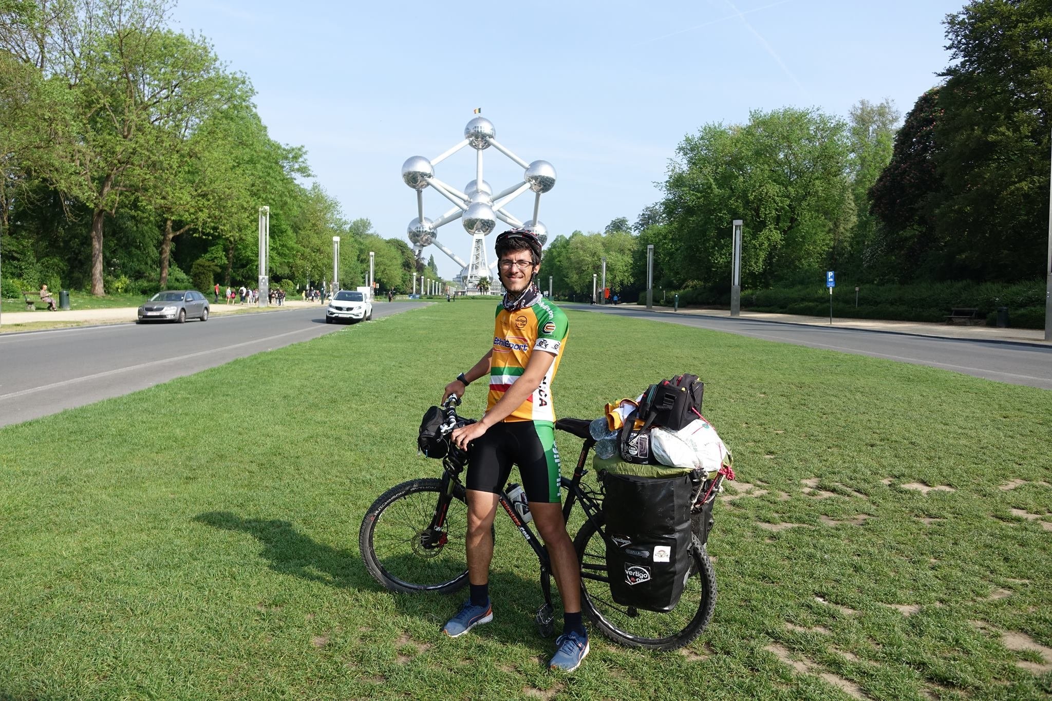 Da Alessandria all’Olanda in bicicletta: il lungo viaggio di Gianluca Bombara