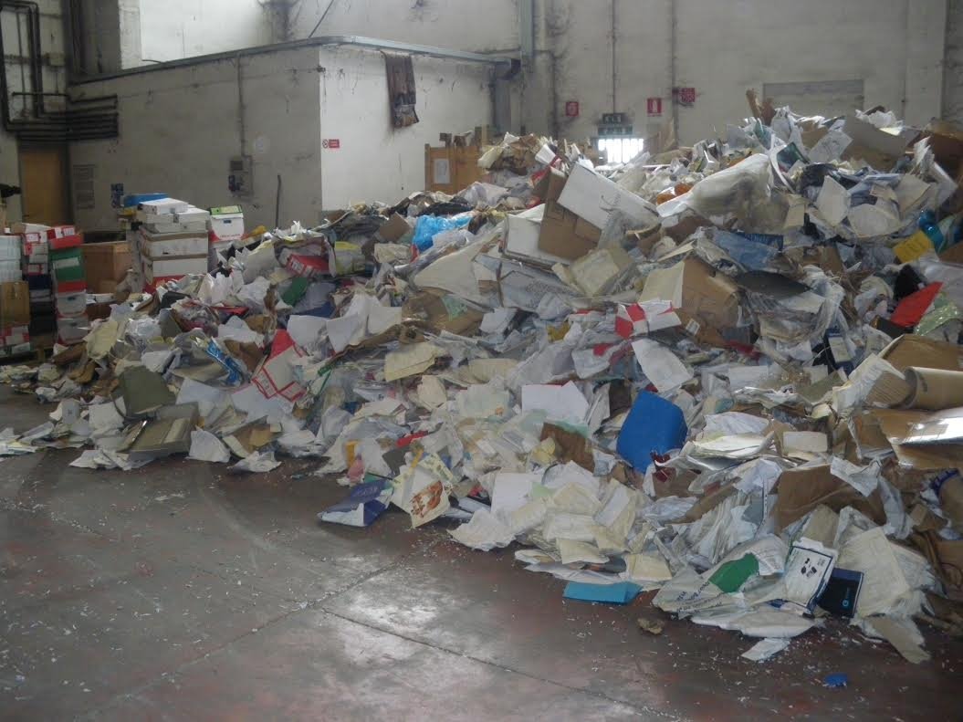 Rifiuti plastici e tessili non autorizzati: titolare di una azienda recupero rifiuti denunciata dai Carabinieri del Noe