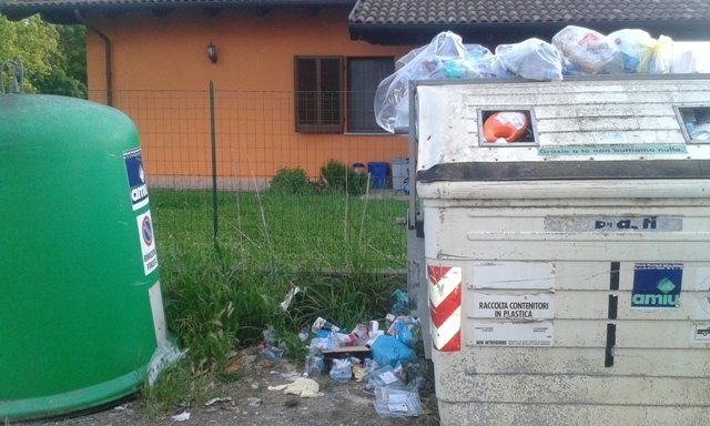 Via Boidi a Cantalupo torna pulita. Amag Ambiente provvede dopo la segnalazione di una cittadina
