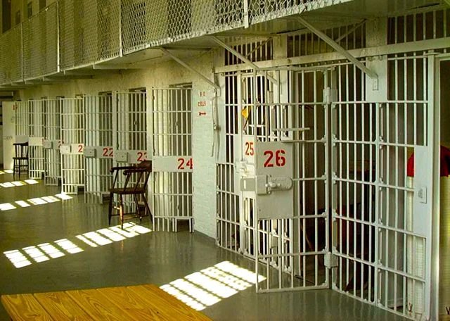 Due cellulari nella cella di un detenuto nella casa circondariale di Alessandria