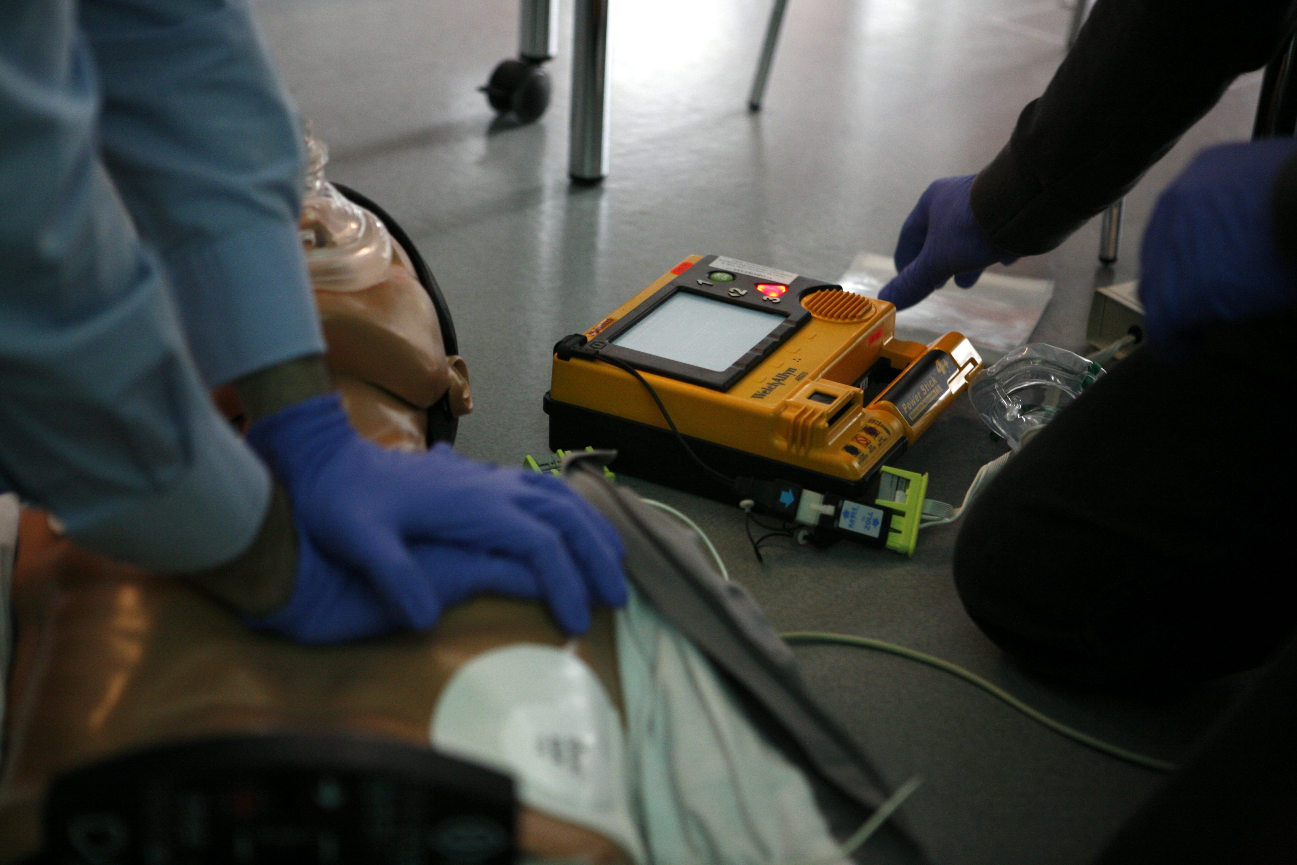 Dal Rotary Club di Novi Ligure un defibrillatore automatico per i Vigili del Fuoco della provincia