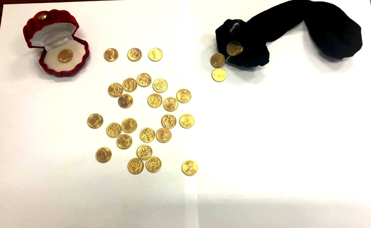 In giro con sacchetti di monete false per proporre affari d’oro: ma era una truffa