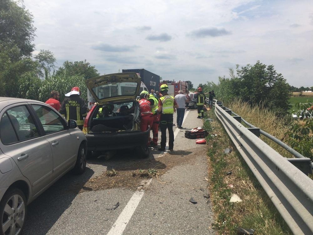 Riaperto il tratto della tangenziale all’entrata di Castellazzo dopo l’incidente tra quattro auto