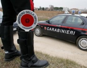 Nascondeva nel bagagliaio 6 taniche con 115 litri di gasolio