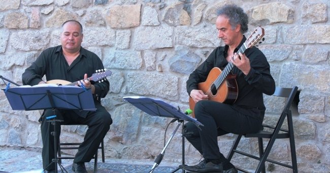 “Musica in estate” ad Acqui con un duo chitarra e mandolino