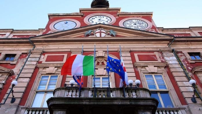 Sabato bandiere a mezz’asta per l’incidente ferroviario in Puglia e la strage di Nizza