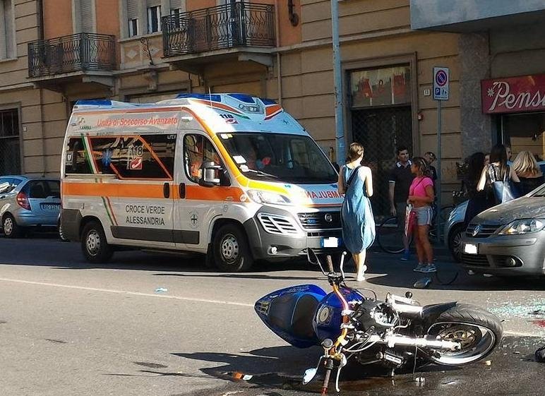 Centauro di 38 anni di San Giuliano Vecchio perde la vita in un incidente in via Marengo
