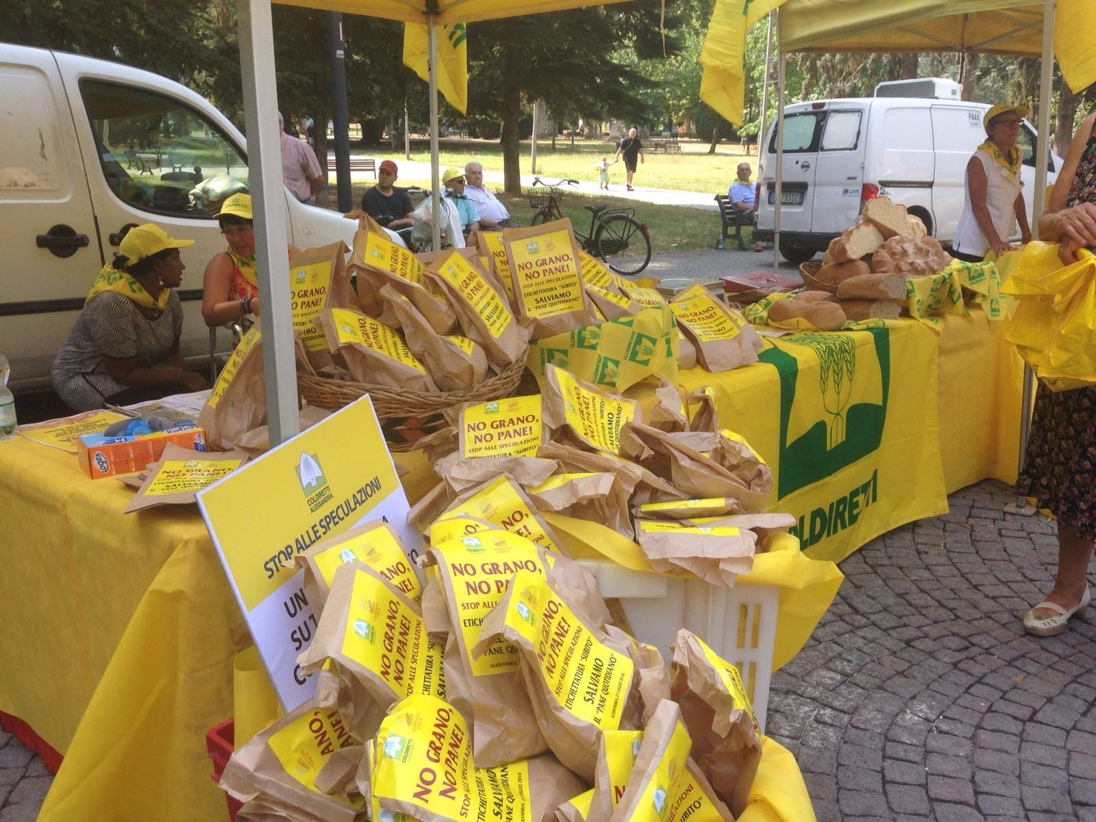 “No grano, no pane!” In Corso Crimea Coldiretti distribuisce pane gratis [FOTO]