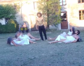 Euripide oggi. Recensione de “Le Baccanti” al Castello di Coazzolo