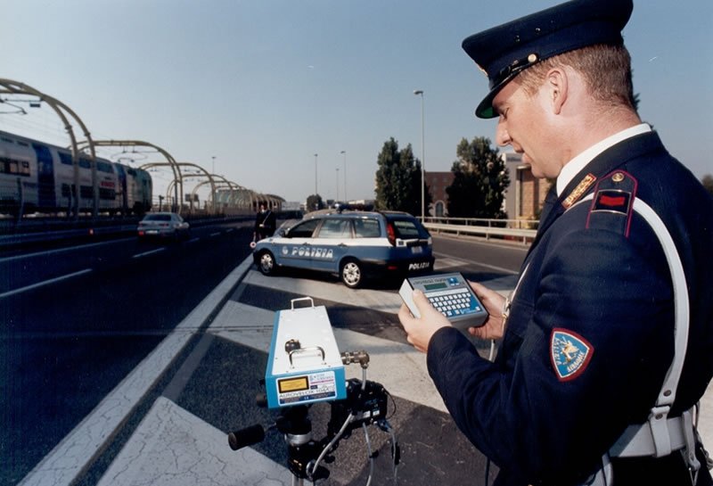 Operazione Speed: controlli serrati della Polstrada contro l’alta velocità