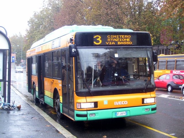 Arrivati i primi bus “a noleggio” per tamponare la carenza di mezzi in Amag Mobilità