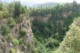 “Camminare il Monferrato” mette in mostra i boschi, le radure e le cave di Alfiano Natta