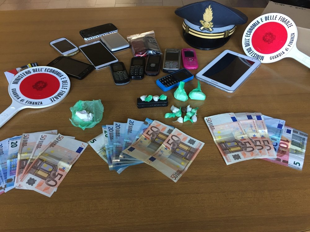 Guardia di Finanza di Novi arresta spacciatore: in casa 40 grammi di cocaina