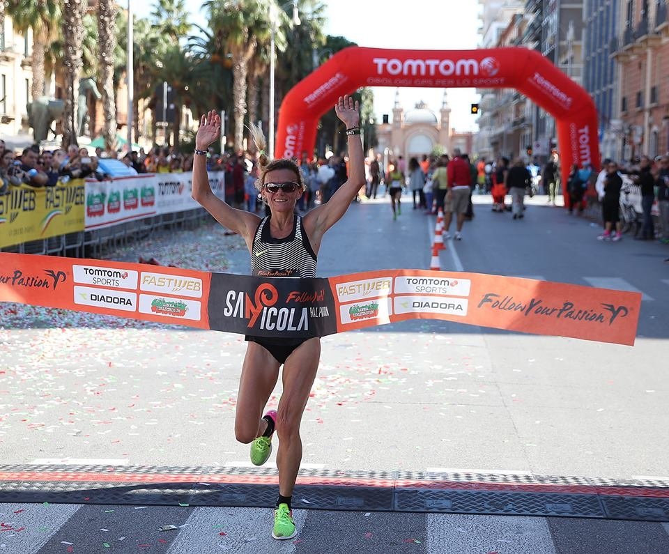 Valeria Straneo senza rivali alla mezza maratona di Bari