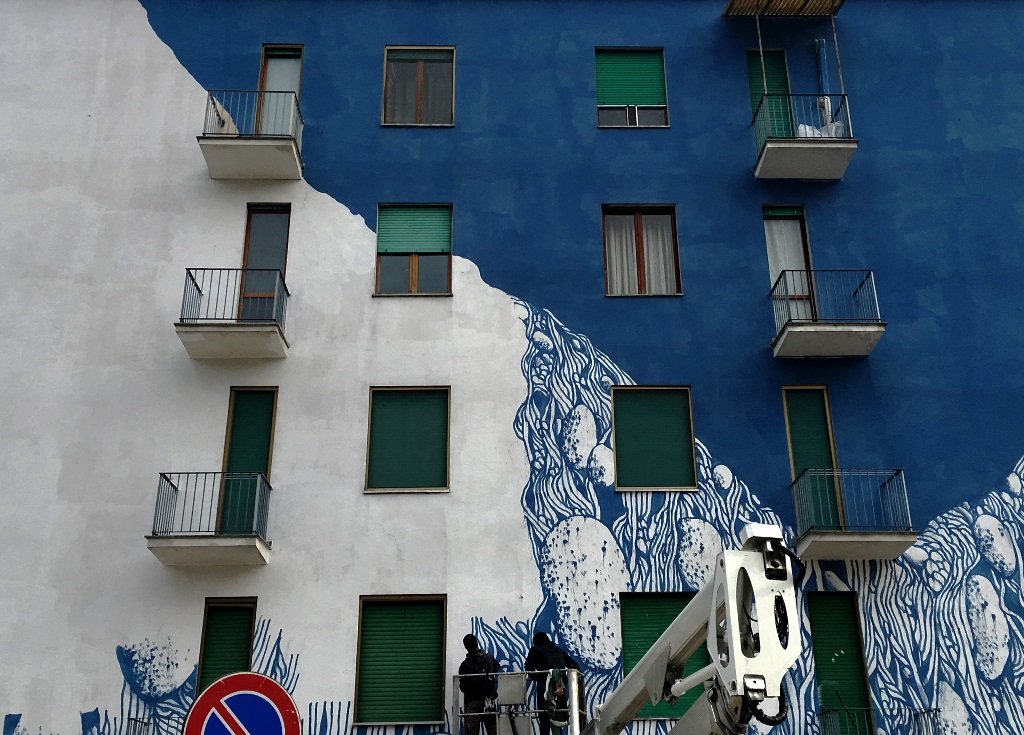 La street art cambia faccia alle facciate davanti al Meier