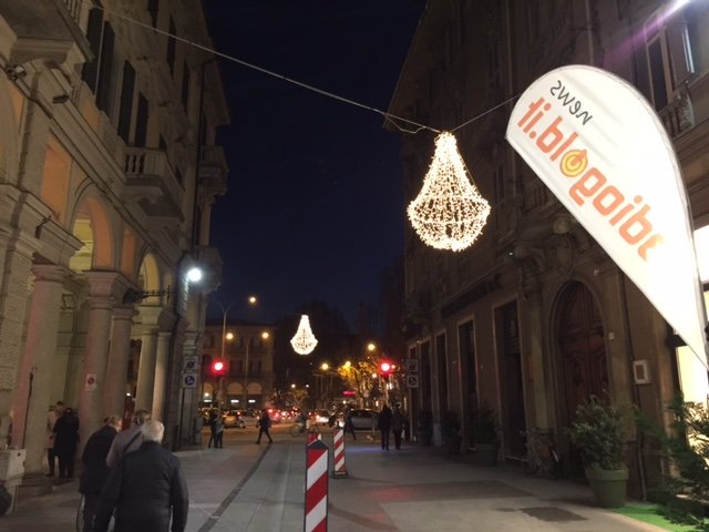 Alessandria pronta al Natale, accese le oltre 280 luminarie