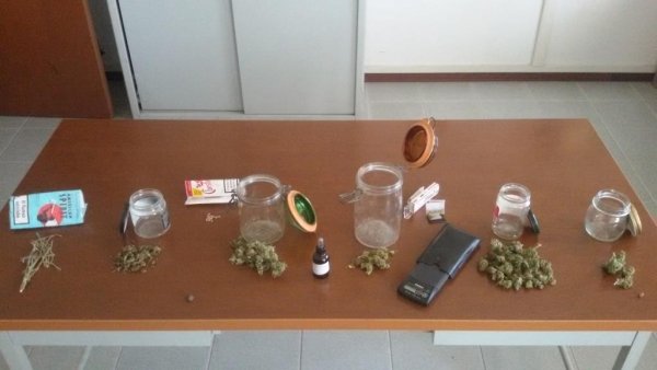 40 grammi di marijuana conservata in vasetti di vetro: denunciato un ragazzo astigiano