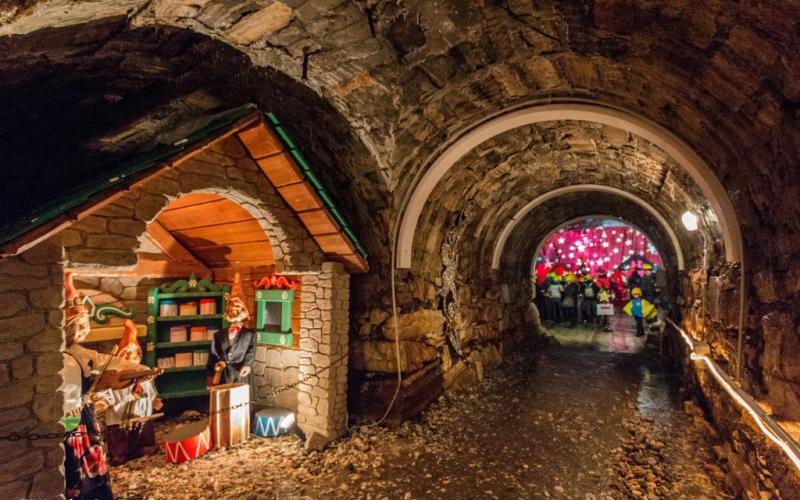 Grotta di Babbo Natale e magiche presenze, a Ornavasso le favole si trasformano in realtà