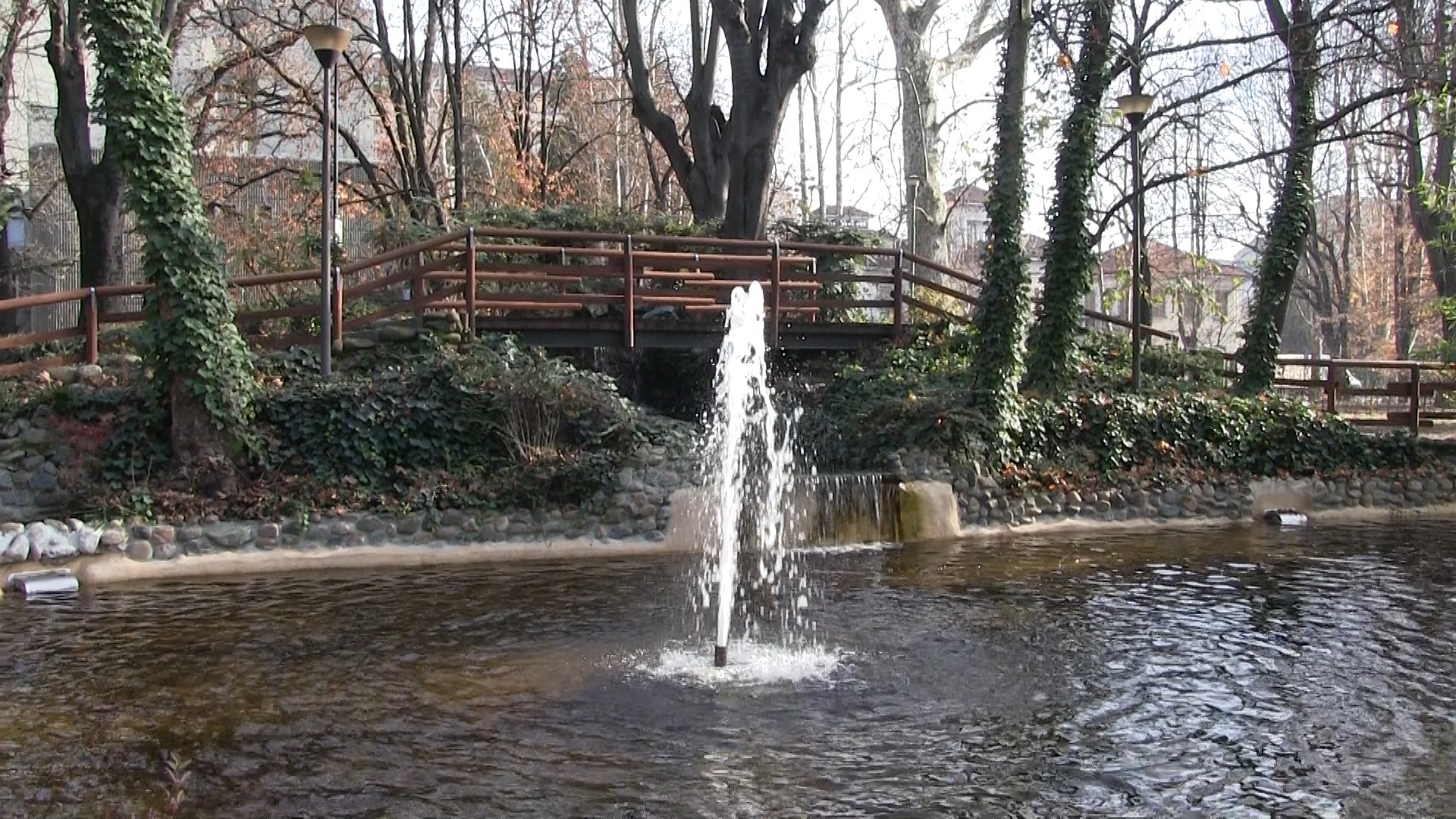 L’acqua torna a zampillare nel laghetto dei giardini della stazione di Alessandria
