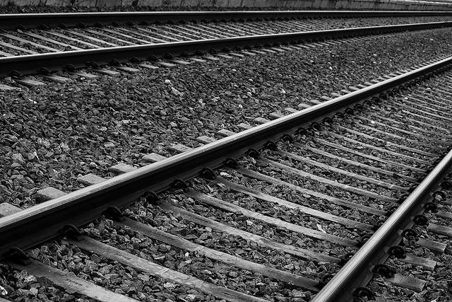 Cinque operai travolti e uccisi da un treno a Brandizzo. Sospesa la circolazione sulla linea Torino – Milano