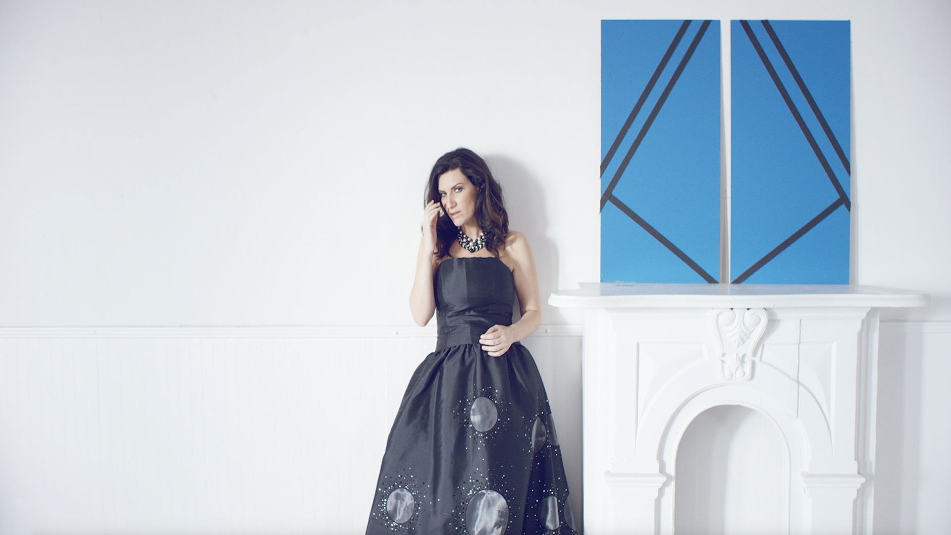 Un nuovo singolo di Laura Pausini per celebrare il successo di Simili